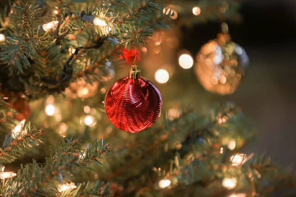 Weihnachtsdekoration Mit Rotem Und Goldenem Schmuck Aus Nächster Nähe — Stockfoto