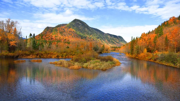 Paisaje Otoñal Parc National Jacques Cartier — Foto de Stock