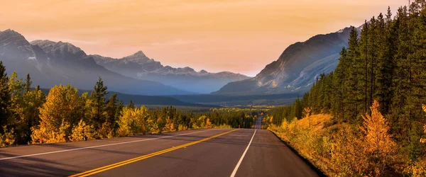 Scenic Icefields Parkway Crepúsculo Parque Nacional Jasper Canadá — Fotografia de Stock