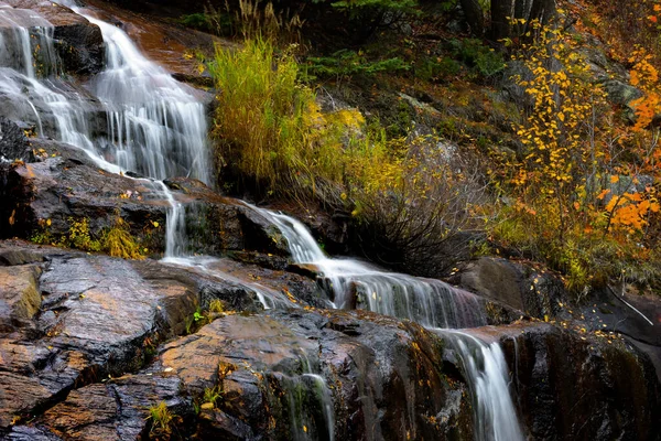 Kleine Wasserfälle Auf Der Autobahn 155 Der Provinz Quebec Herbst — Stockfoto