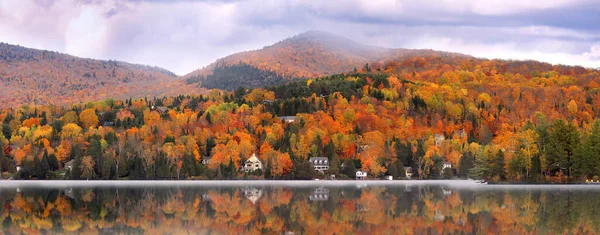 秋天的Tremblant山村全景 — 图库照片