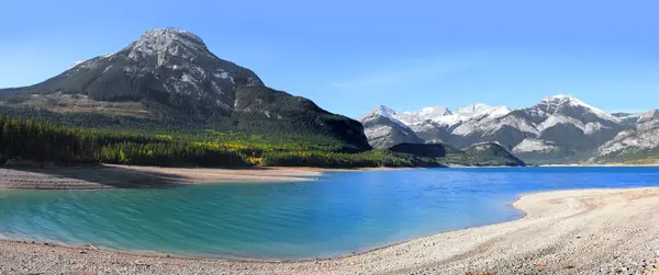 Barrierefreie Seenlandschaft Der Nähe Des Banff Nationalparks — Stockfoto