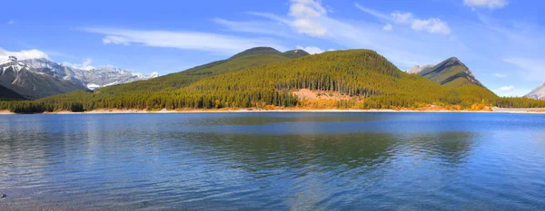 Vista Panorámica Del Lago Lower Kananaskis Cerca Del Parque Nacional — Foto de Stock