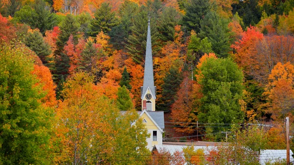 Kostelní Věž Mezi Podzimními Stromy Východě Royalton Vermont — Stock fotografie