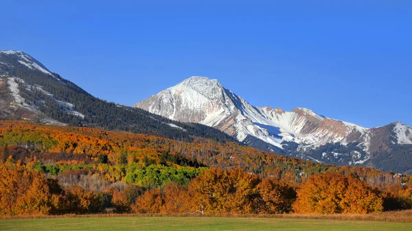 コロラド州の秋の風景風光明媚なバイパスに沿って岩の山12 — ストック写真