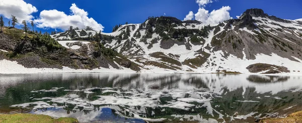 Baker Dağı Kayak Alanındaki Manzaranın Panoramik Görüntüsü — Stok fotoğraf