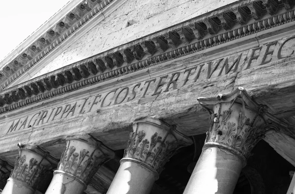 Detalhe da fachada do Panteão em Roma — Fotografia de Stock