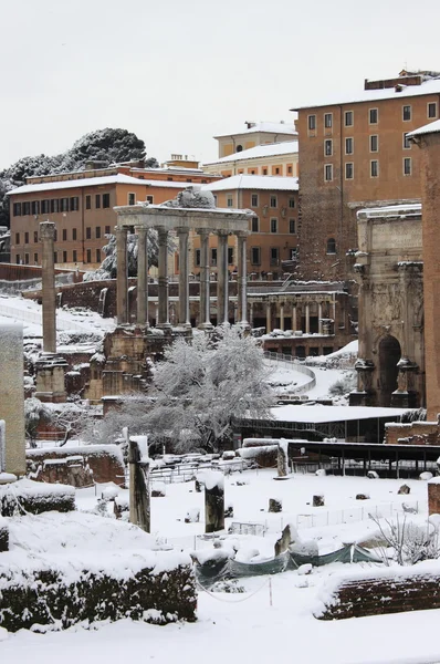 ローマの積雪下でローマのフォーラム — ストック写真