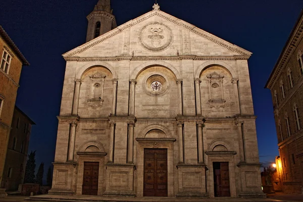 Kathedrale von Pienza bei Nacht — Stockfoto
