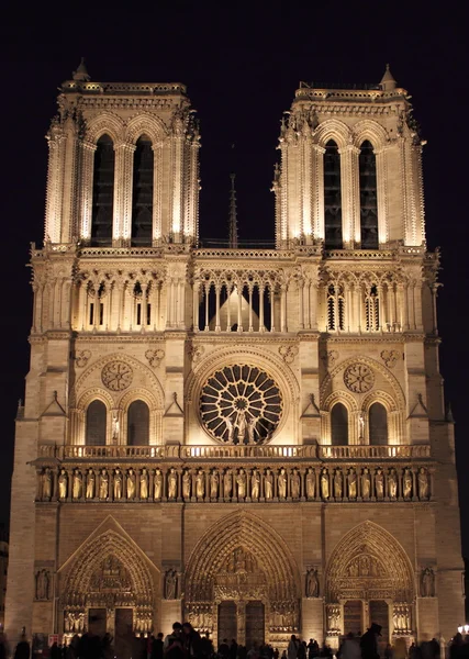Katedra Notre dame w nocy — Zdjęcie stockowe