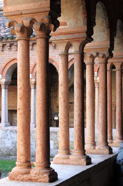 Columns and arches in the medieval cloister of Saint Zeno — Stock Photo, Image
