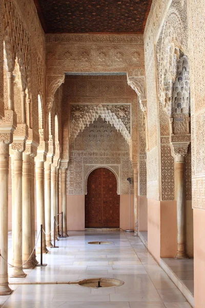 Granada'da Alhambra süslemeleri — Stok fotoğraf