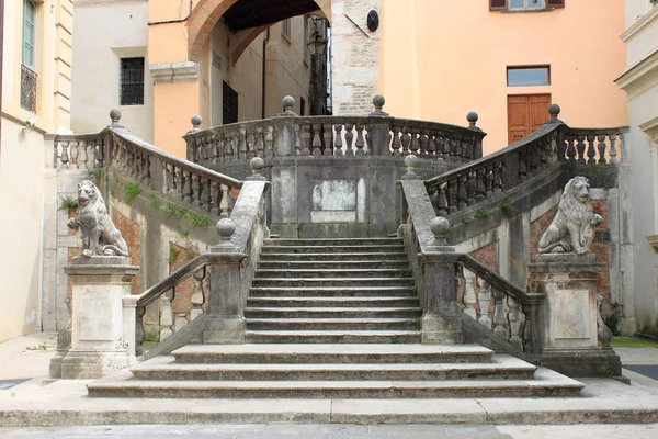 Pianciani tér Spoleto lépcső — Stock Fotó