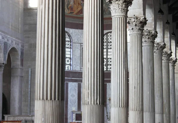 Perspectief in een renaissance colonnade — Stockfoto