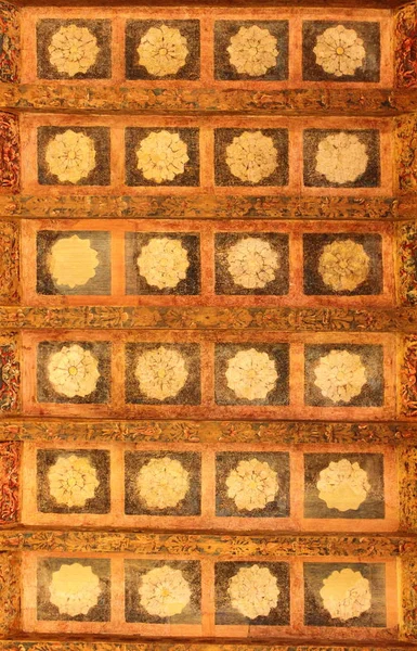 古色古香的装饰天花板 — 图库照片
