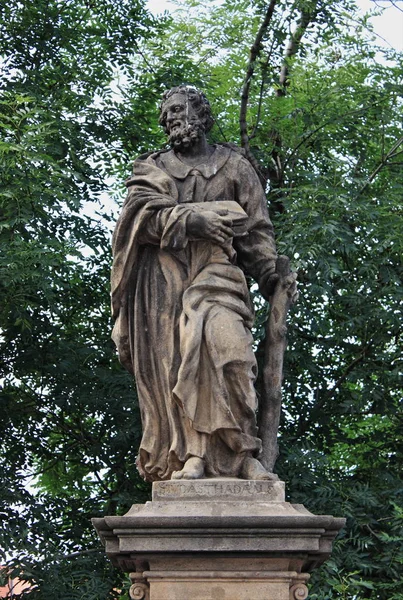Standbeeld van St. Judas Thaddeus over de Karelsbrug — Stockfoto