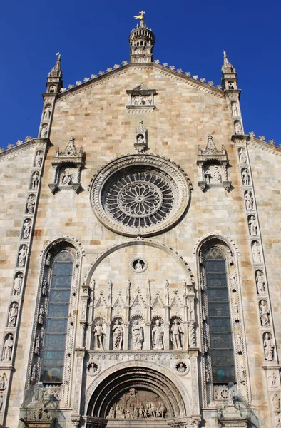 科摩大教堂的立面 — 图库照片