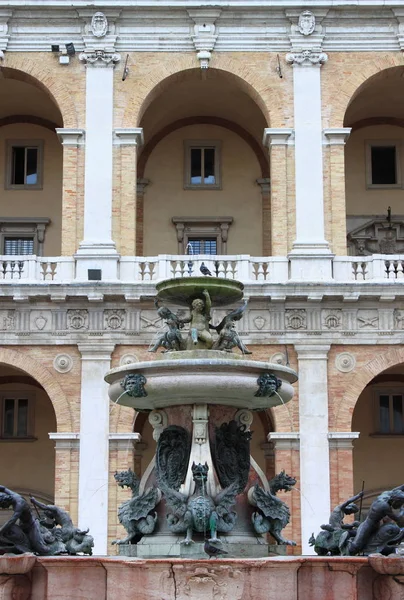 Fonte de Nossa Senhora de Loreto — Fotografia de Stock