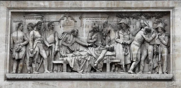 Декоративные скульптуры на Триумфальной арке в Париже — стоковое фото