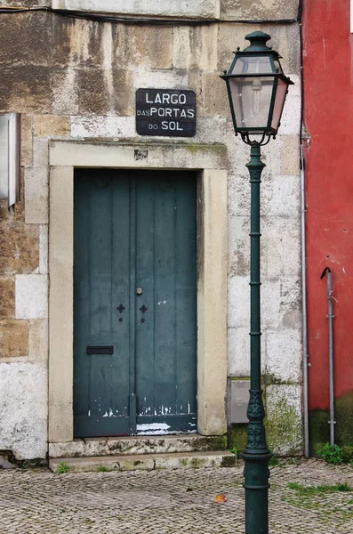 Paisaje urbano de Lisboa con farola —  Fotos de Stock