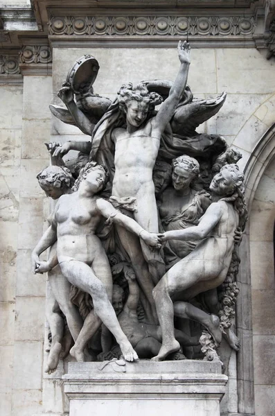 Mytological socha v národní opeře v Paříži — Stock fotografie