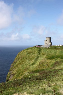 Cliffs Moher ve O'Brien'ın Kulesi