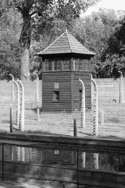 Nöbetçi kutusu Auschwitz toplama kampında