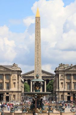 Place de la Concorde, Mısır Dikilitaş