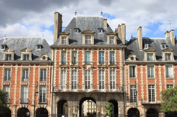 Palaces in Place des Vosges — Stock fotografie