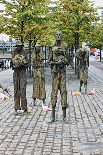 Grand monument de la famine à Dublin — Photo