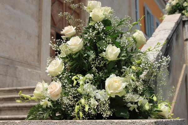 Bukiet Białych Róż Używane Dekoracje Ślubne — Zdjęcie stockowe
