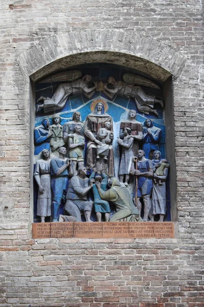 Basrelief z Maryi Panny — Zdjęcie stockowe