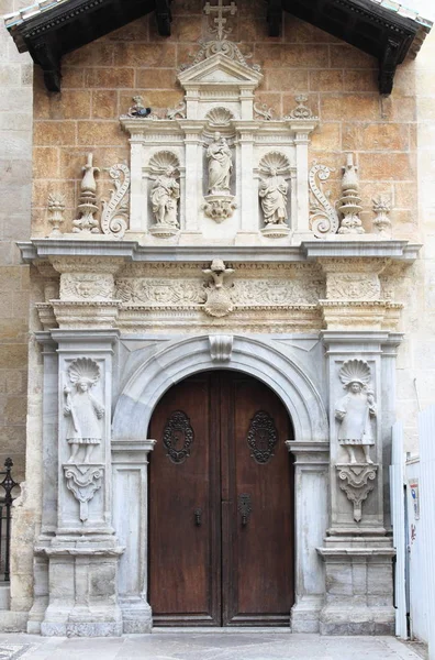 Puerta de la capilla de los reyes católicos — Foto de Stock