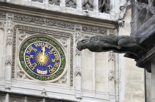 Wasserspeier in der Kirche Saint Germain l 'auxerrois — Stockfoto