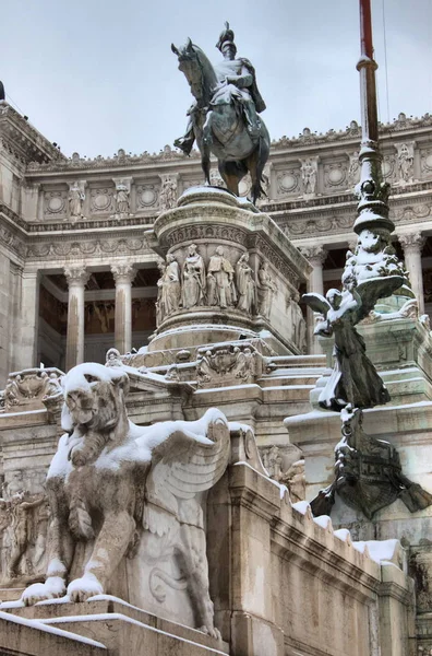 Victor emmanuel II anıtı kar altında — Stok fotoğraf