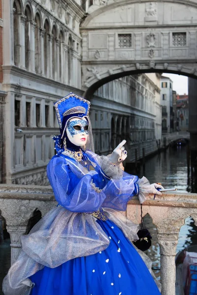 Person im venezianischen Kostüm — Stockfoto