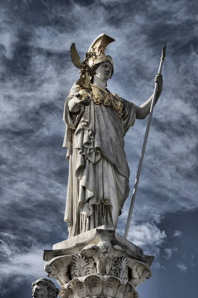 Athena statue in front of the Parliament in Vienna, Austria — Stock Photo, Image