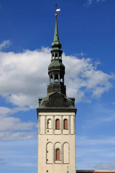 Καμπαναριό του η εκκλησία του Αγίου Νικολάου στο Ταλίν — Φωτογραφία Αρχείου
