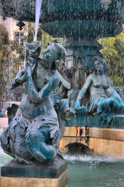 Fontaine baroque sur la place Dom Pedro IV — Photo