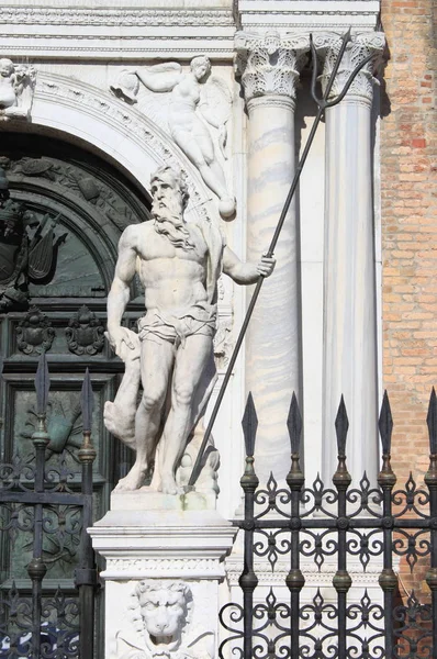 Socha Poseidona v Benátkách, Itálie — Stock fotografie