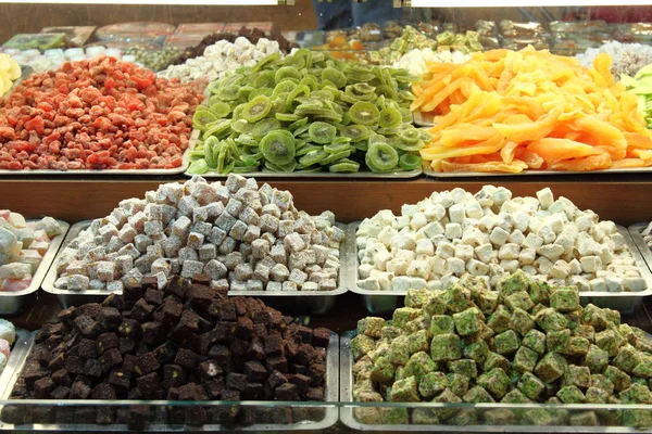 Suszone owoce na targu Spice Market w Stambule — Zdjęcie stockowe