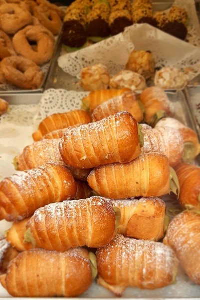 Cannoli con crema — Foto Stock