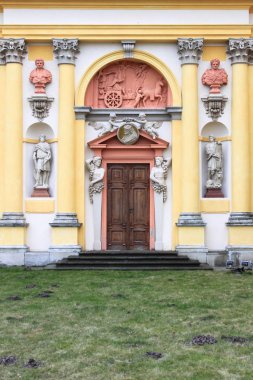 Varşova 'daki Wilanow Sarayı' nın Rönesans kapısı