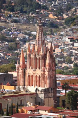 Aziz Mikail Kilisesi ve San Miguel de Allende, Meksika 'daki Rahibeler Tapınağı.