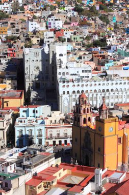 Guanajuato, Meksika 'daki renkli binaların panoramik manzarası.