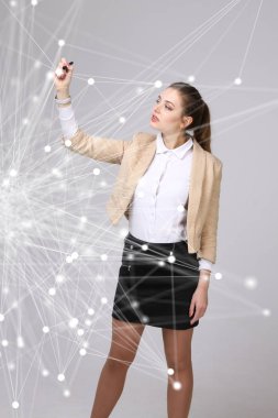 Dünya çapında ağ veya kablosuz Internet bağlantısı fütüristik konsept. Bağlantılı noktalar ile çalışan kadın.