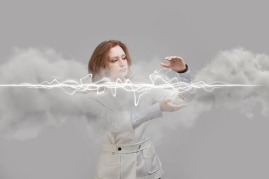 Kadın yapma etkisi magic - yıldırım flash. Elektrik, yüksek enerji kavramı.