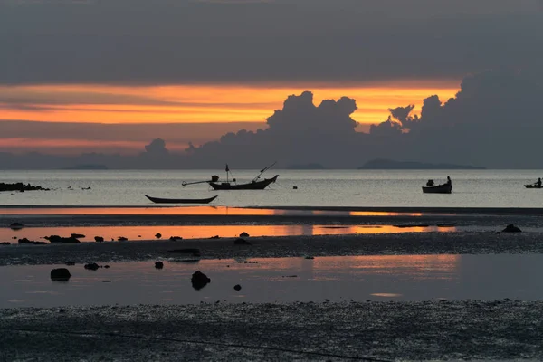 Seascape of Koh Samui, Thailand. Boats at sunset. — Stock Photo, Image