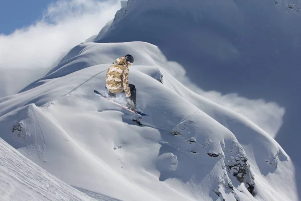 Snowboard dağlarda, kış aşırı spor atlar.. — Stok fotoğraf