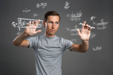 Adam bilim adamı ya da çeşitli lise matematik ve bilim formüllerle çalışma öğrenci.